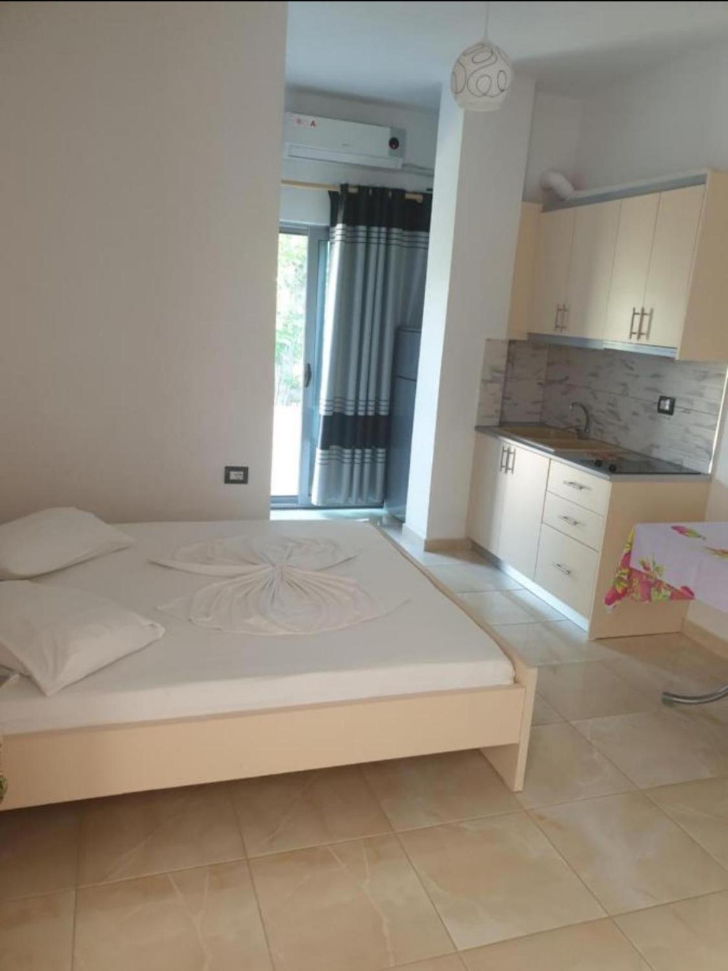 Alinani Apartments Ksamil Rum bild